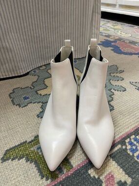 Nine West White Leather Ankle Booties Size 7